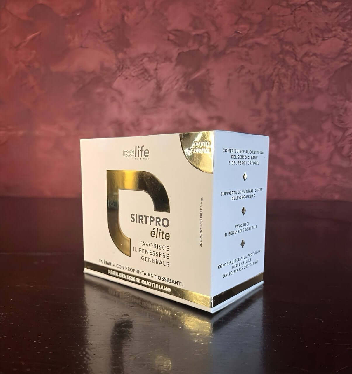 Confezione di integratore alimentare SIRTPRO élite con Polidatina e Quercetina per il benessere generale.